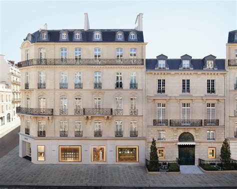 Paris Flagship Montaigne 